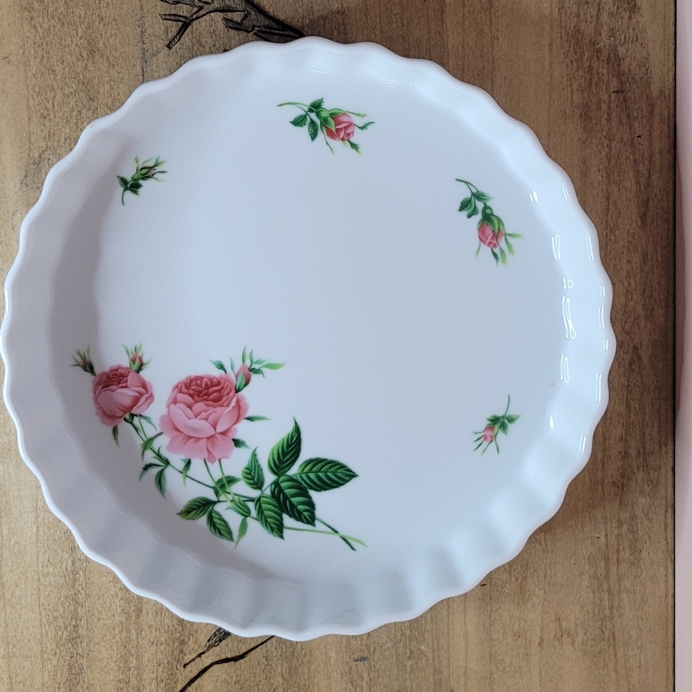 Christenholm Fluted Floral Rose Ceramic Pie Quiche Dish